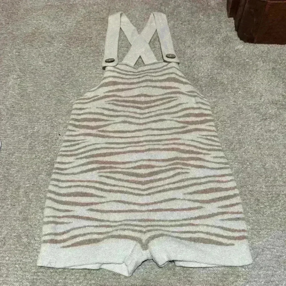 BAREFOOT DREAMS
Little Girl's Zebra-Print Shortall 4T/5T - Picture 2 of 3